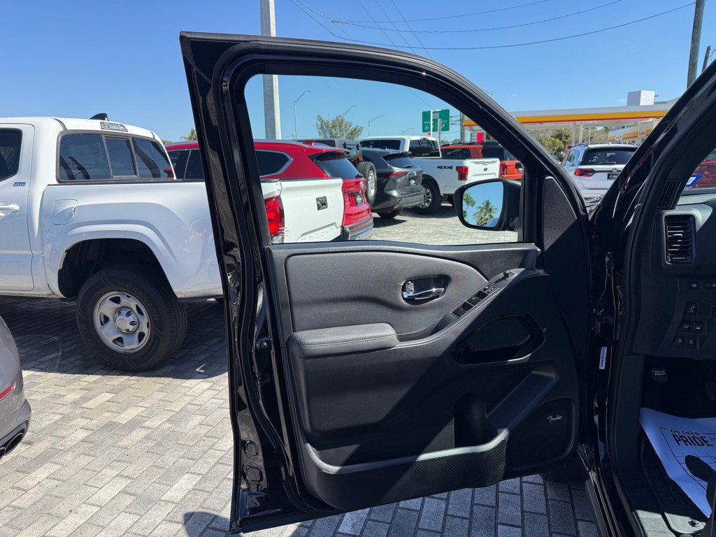 2022 Nissan Frontier Image 37