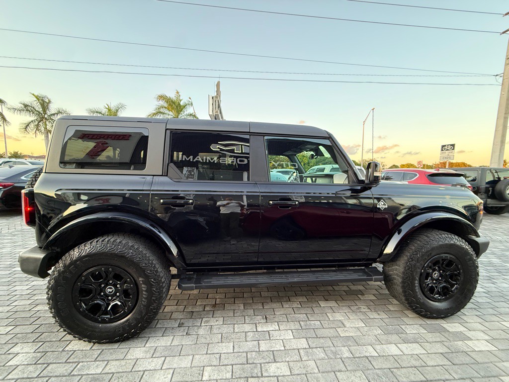 2022 Ford Bronco Image 9