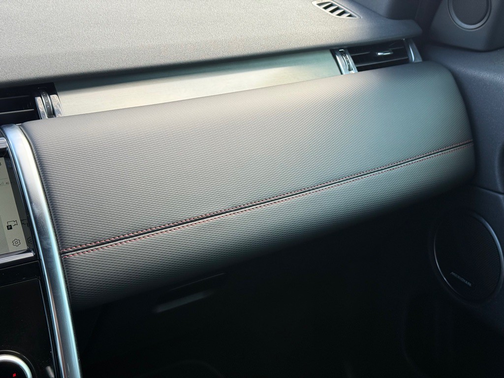 2021 Land Rover Discovery Sport Image 22