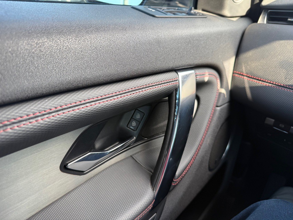 2021 Land Rover Discovery Sport Image 23