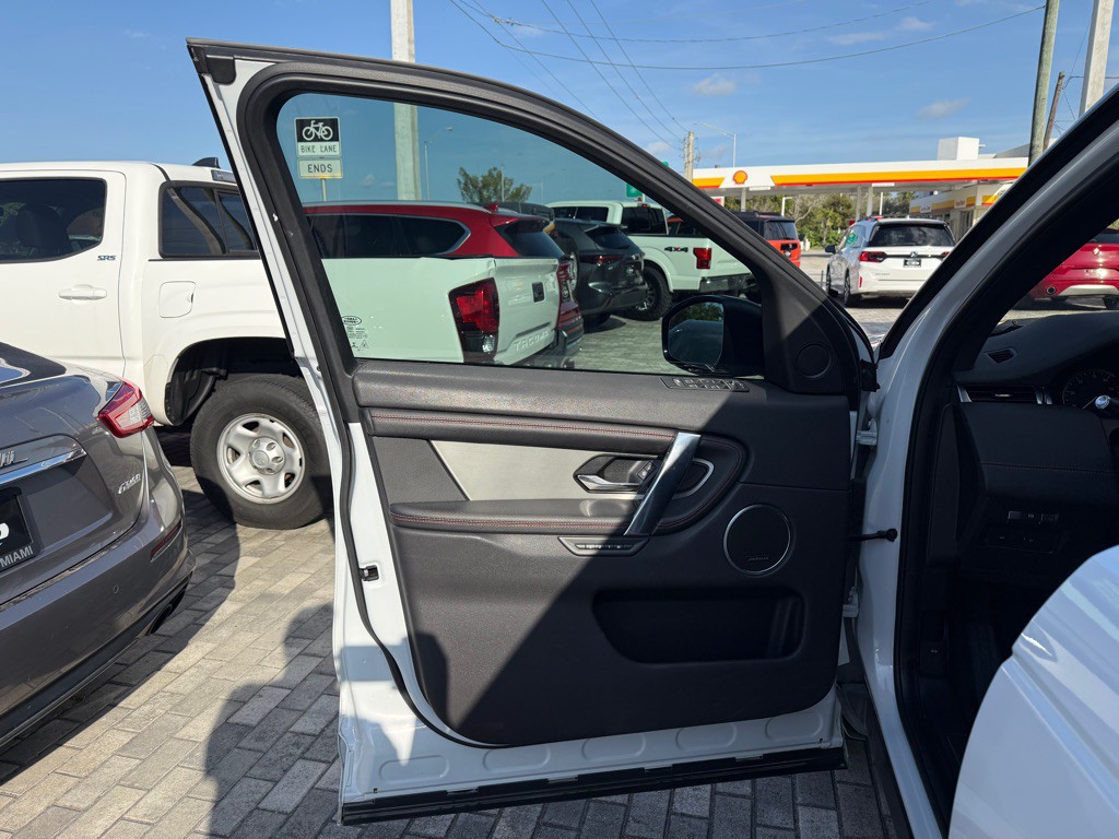 2021 Land Rover Discovery Sport Image 24