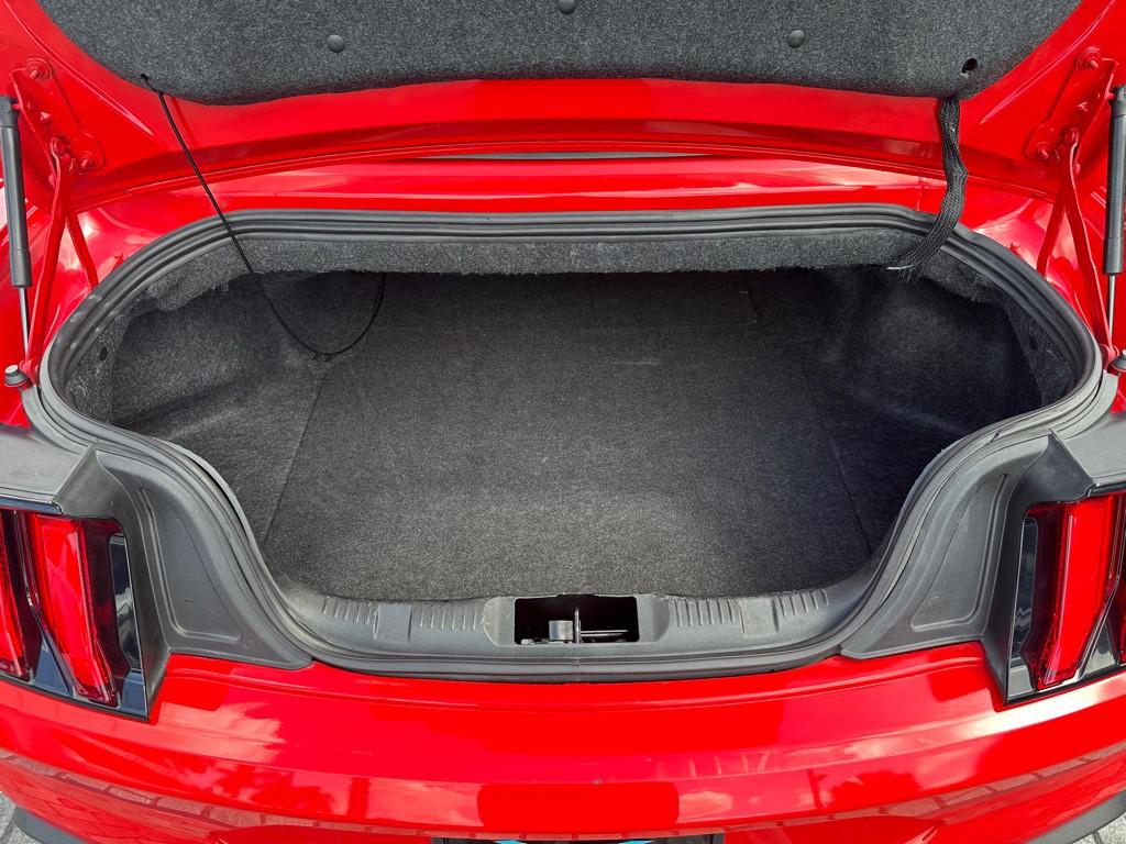 2022 Ford Mustang Image 8