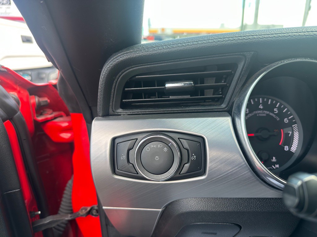 2022 Ford Mustang Image 17