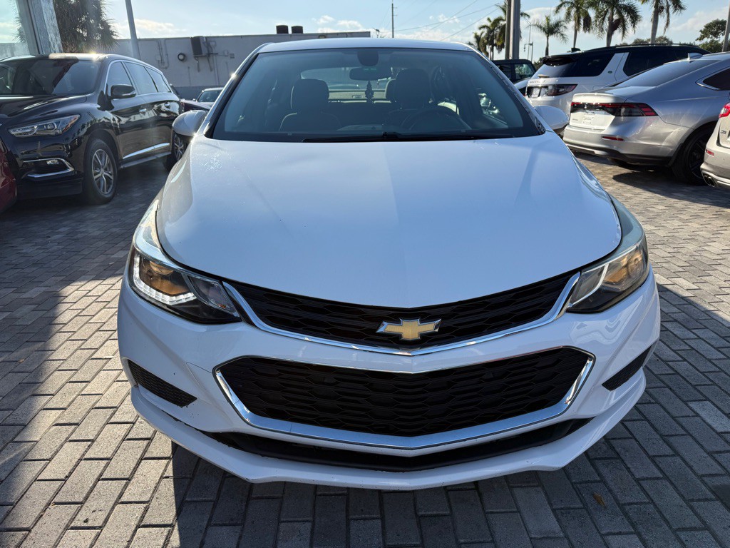 2019 Chevrolet Cruze Image 2