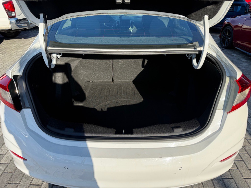 2019 Chevrolet Cruze Image 7