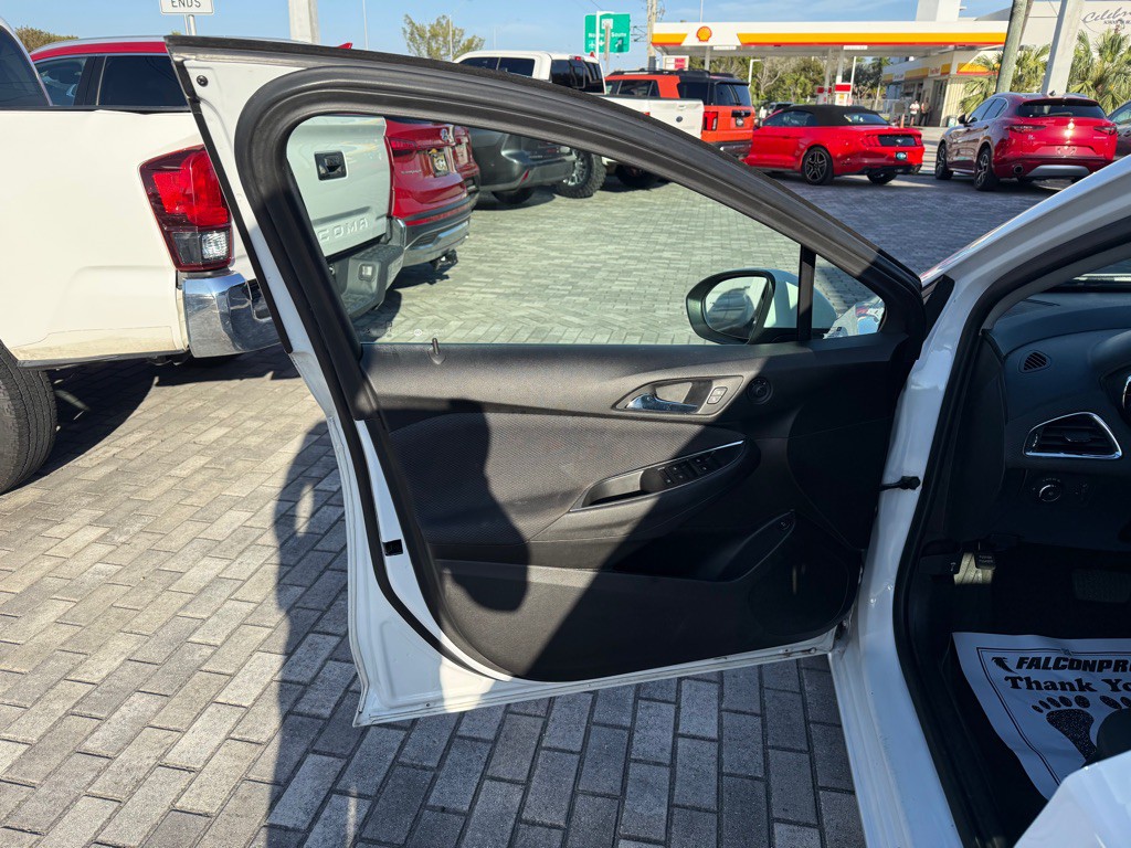 2019 Chevrolet Cruze Image 24