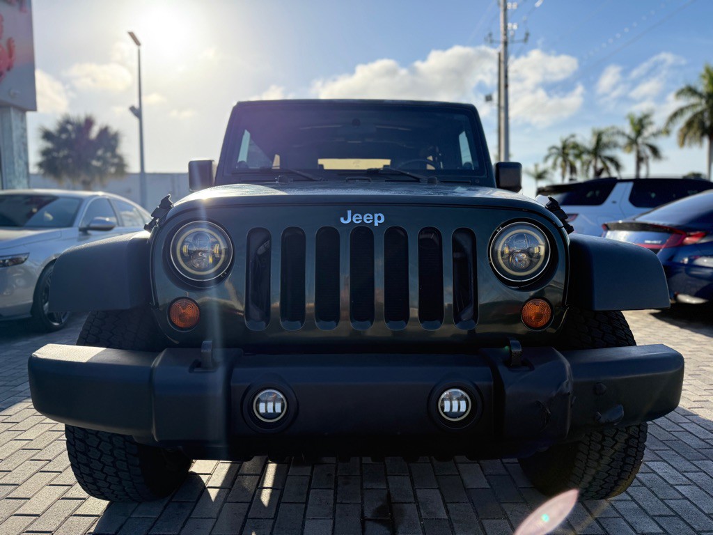 2010 Jeep Wrangler Unlimited Image 2