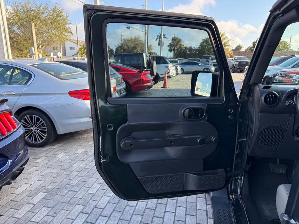 2010 Jeep Wrangler Unlimited Image 23