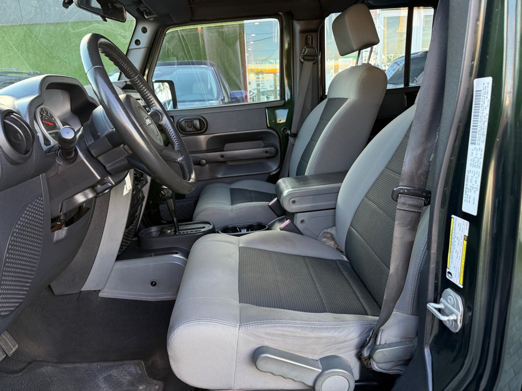 2010 Jeep Wrangler Unlimited Image 24