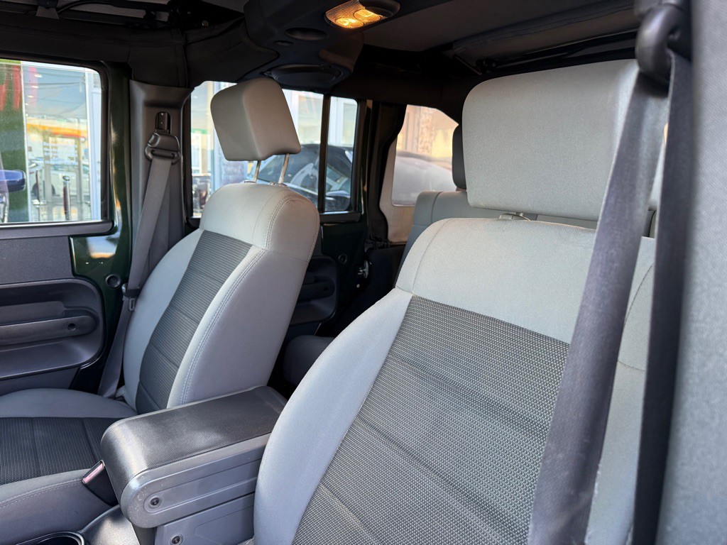 2010 Jeep Wrangler Unlimited Image 25