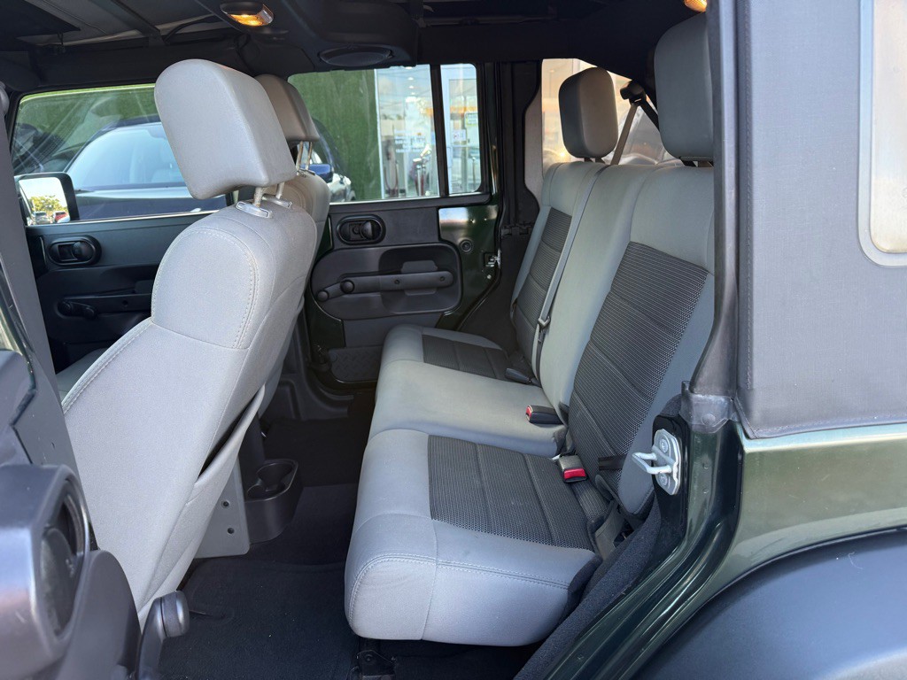 2010 Jeep Wrangler Unlimited Image 27