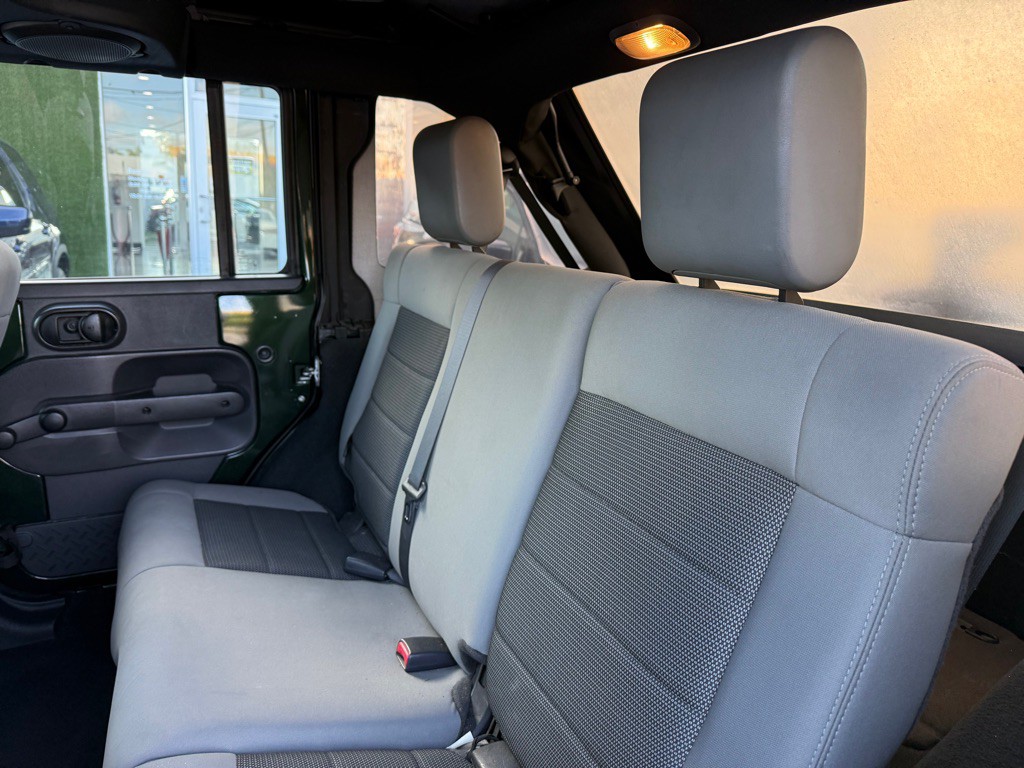 2010 Jeep Wrangler Unlimited Image 28