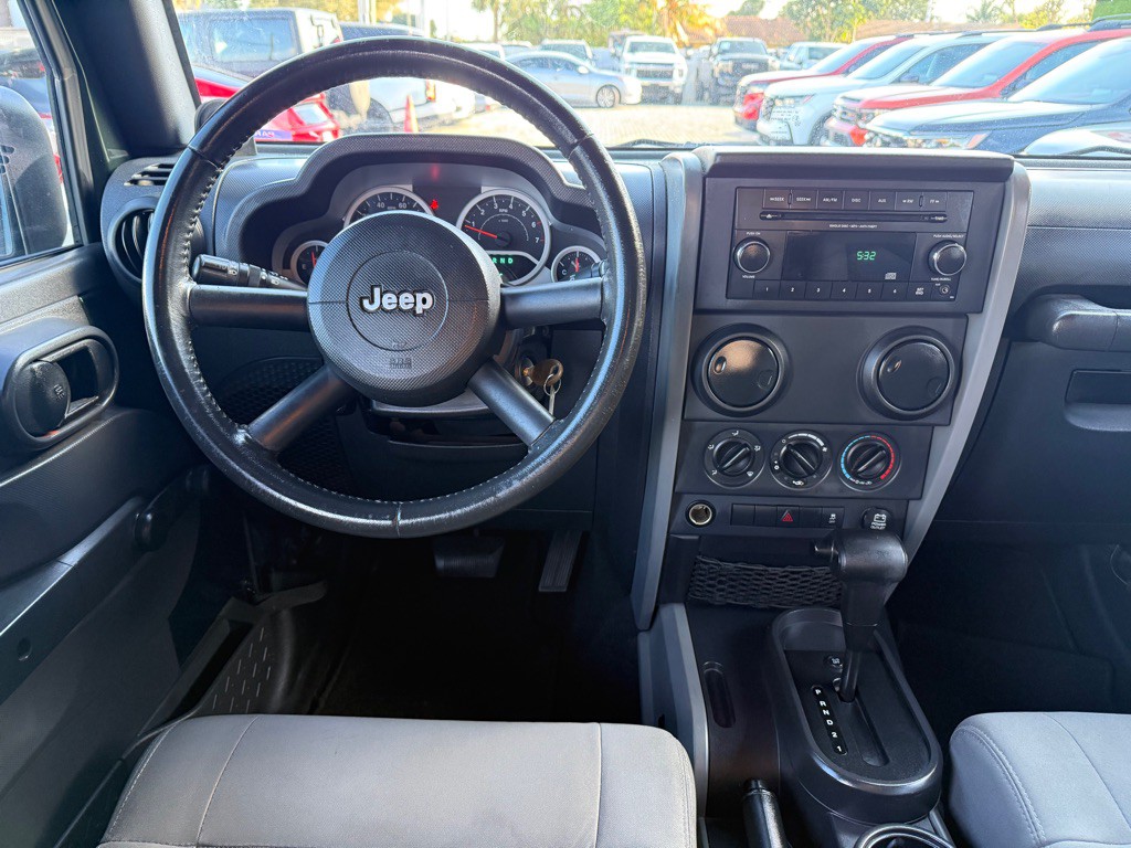 2010 Jeep Wrangler Unlimited Image 12