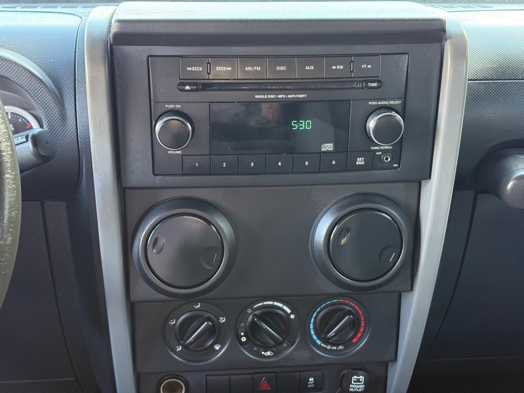 2010 Jeep Wrangler Unlimited Image 19