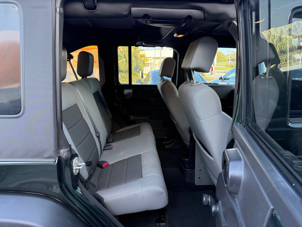 2010 Jeep Wrangler Unlimited Image 30