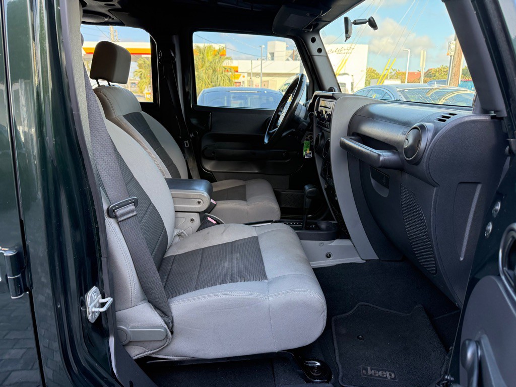 2010 Jeep Wrangler Unlimited Image 32