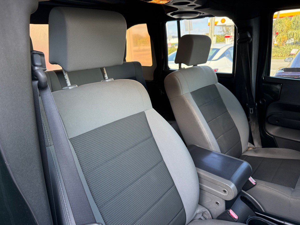 2010 Jeep Wrangler Unlimited Image 33