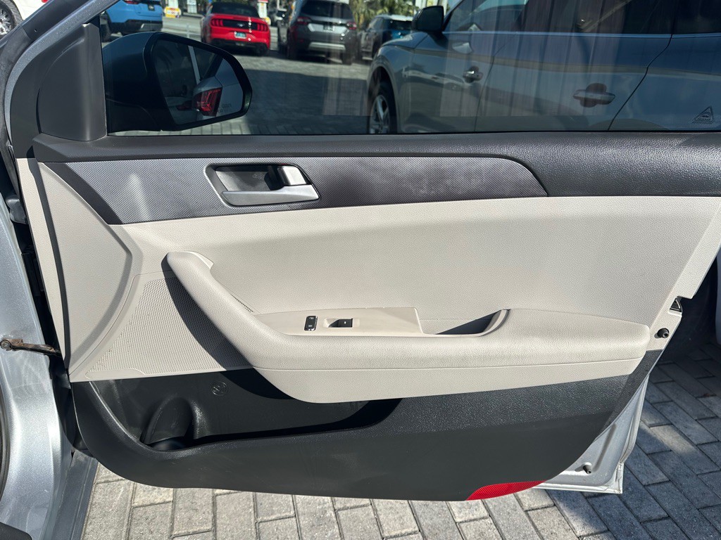 2017 Hyundai Sonata Image 19