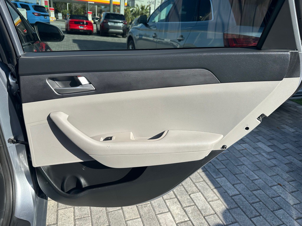 2017 Hyundai Sonata Image 23