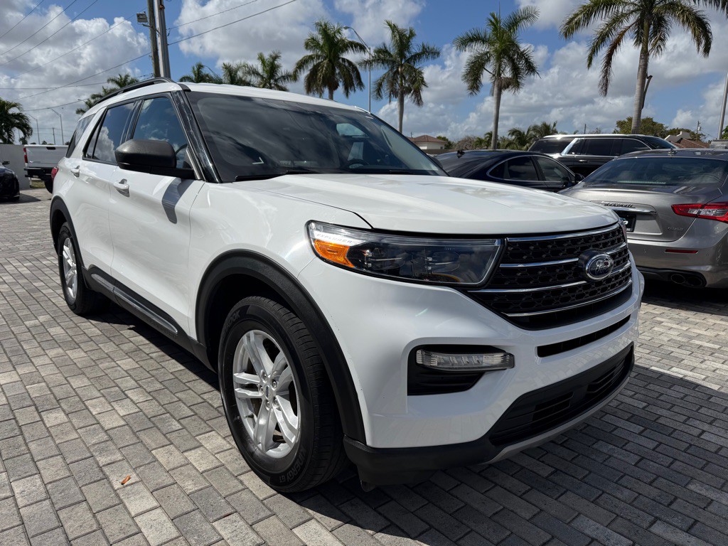 2023 Ford Explorer Image 1