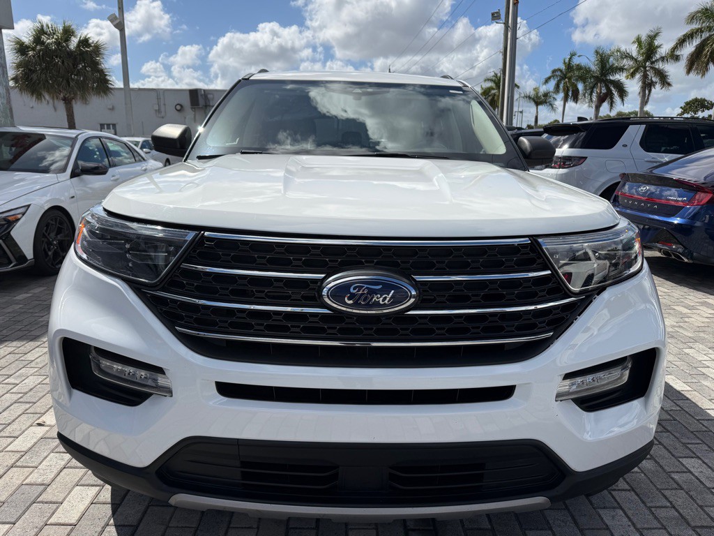 2023 Ford Explorer Image 2