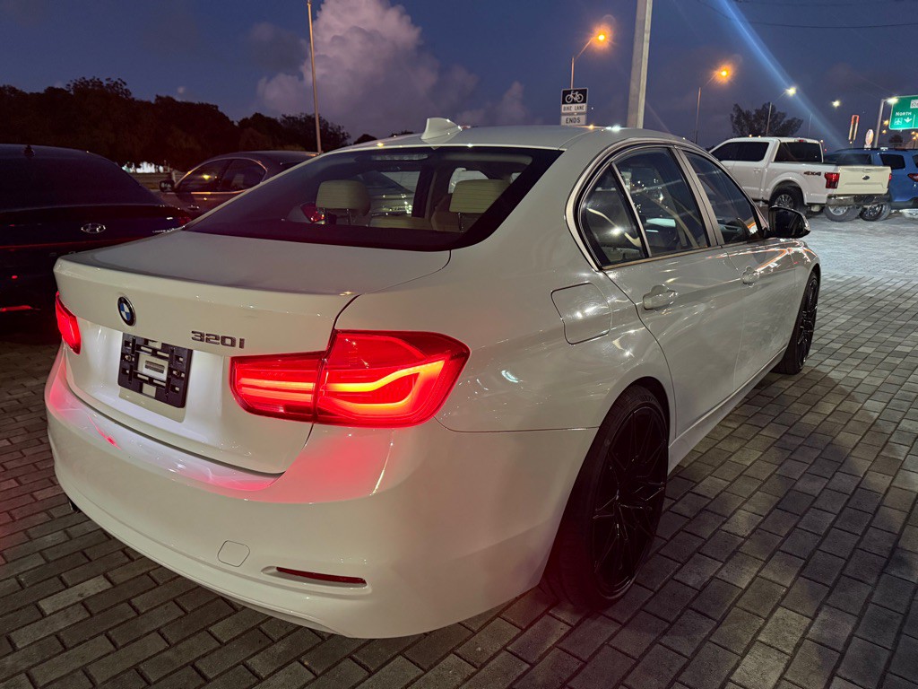 2018 BMW 3 Series Image 7