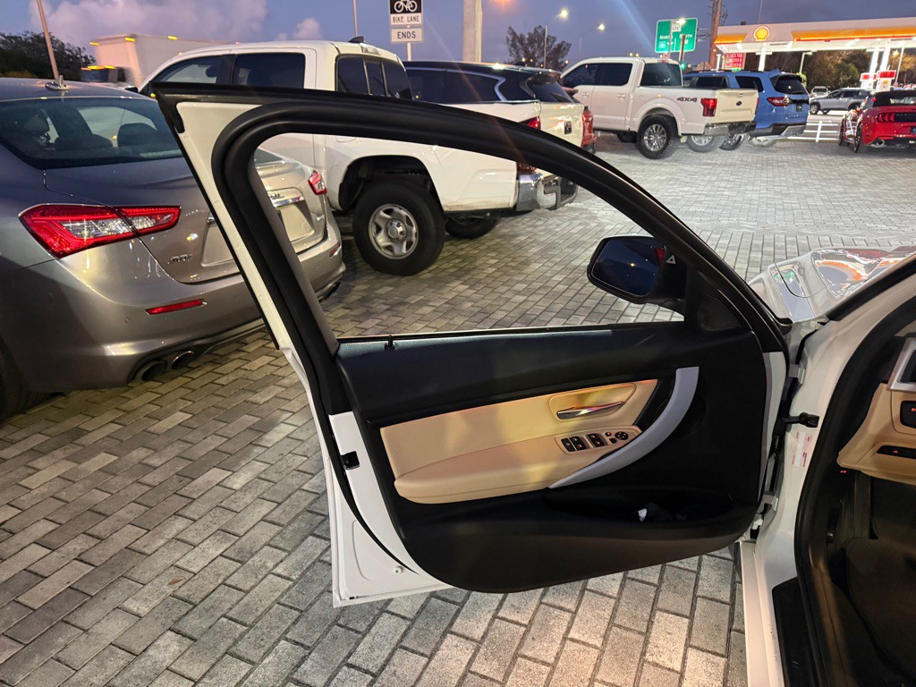 2018 BMW 3 Series Image 9