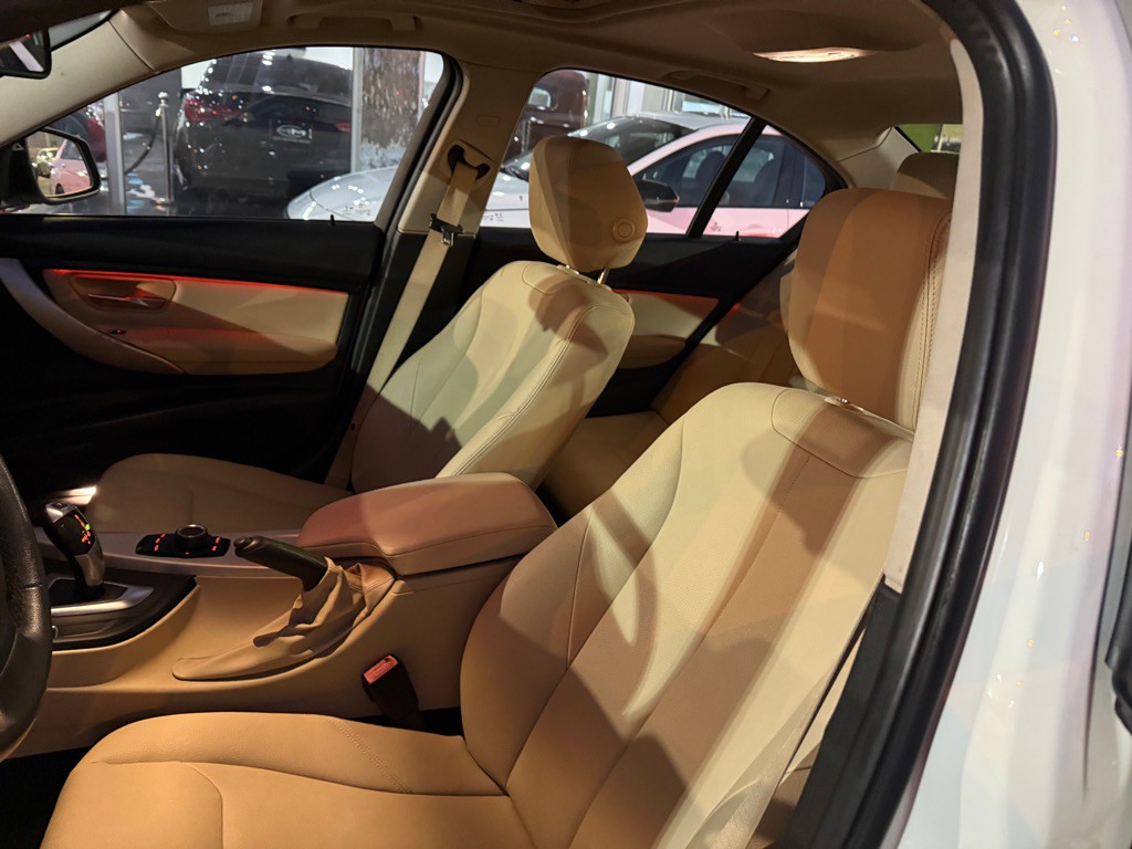 2018 BMW 3 Series Image 11