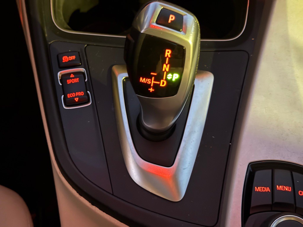 2018 BMW 3 Series Image 24