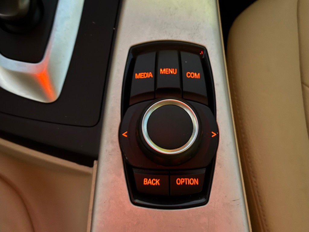 2018 BMW 3 Series Image 25