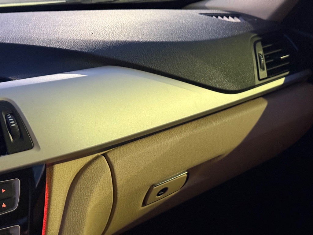 2018 BMW 3 Series Image 26