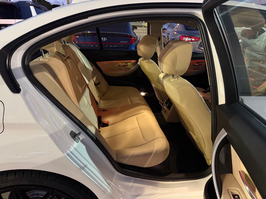 2018 BMW 3 Series Image 31