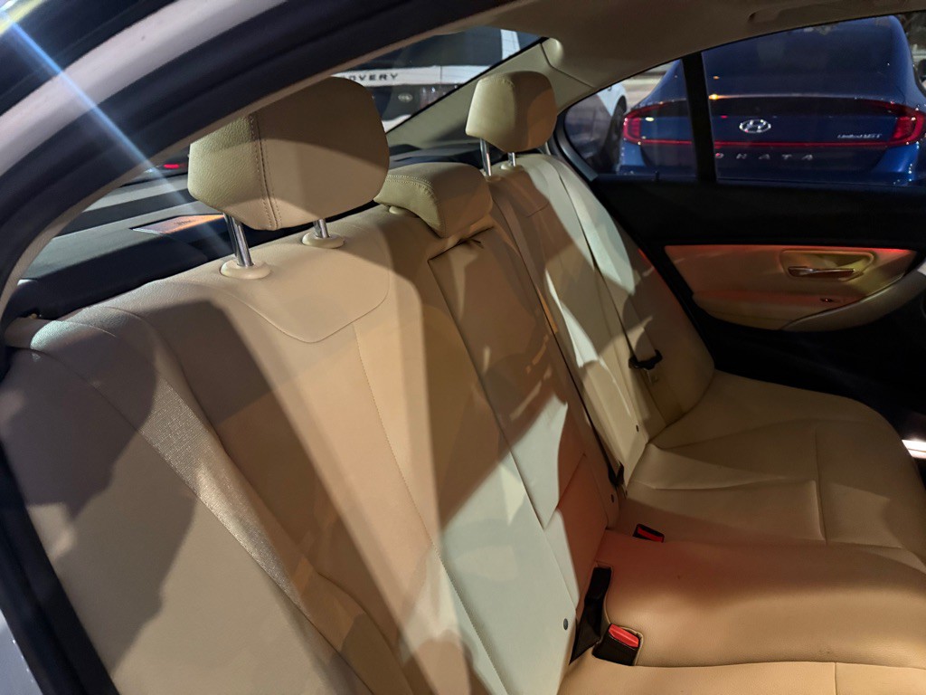 2018 BMW 3 Series Image 32