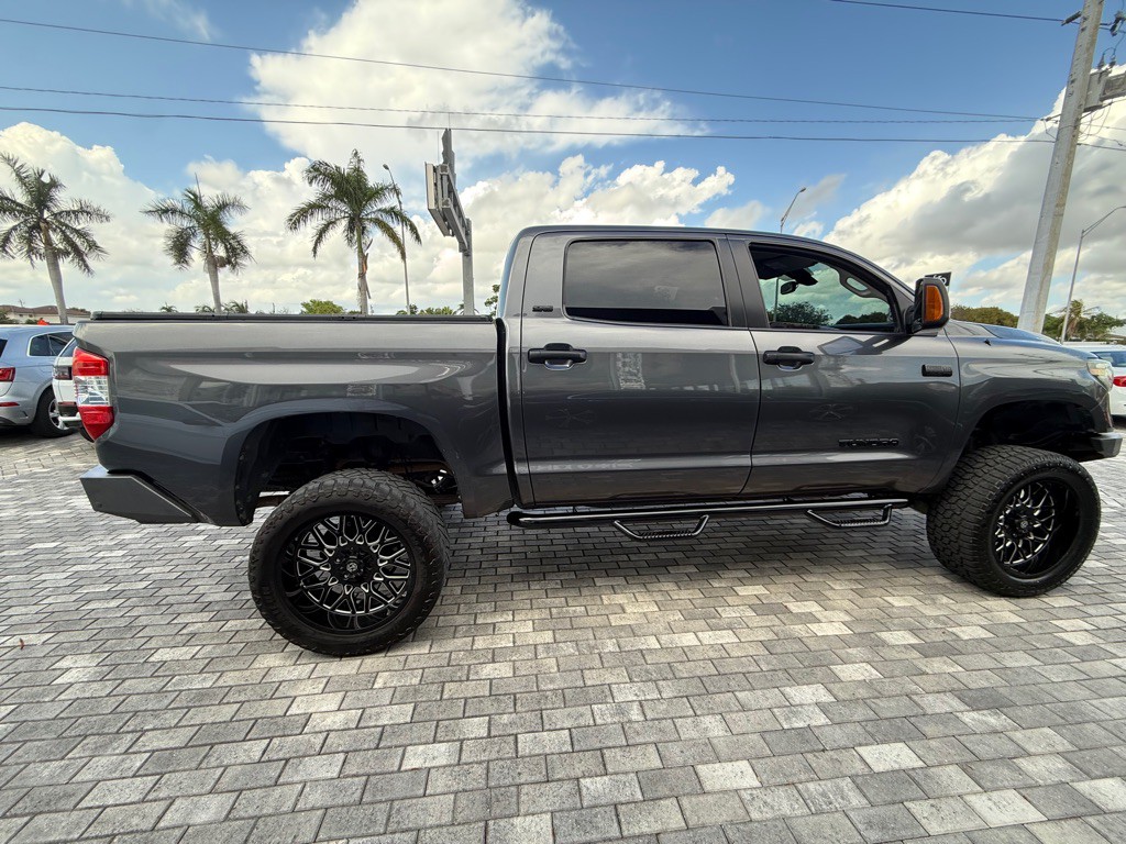 2018 Toyota Tundra Image 9