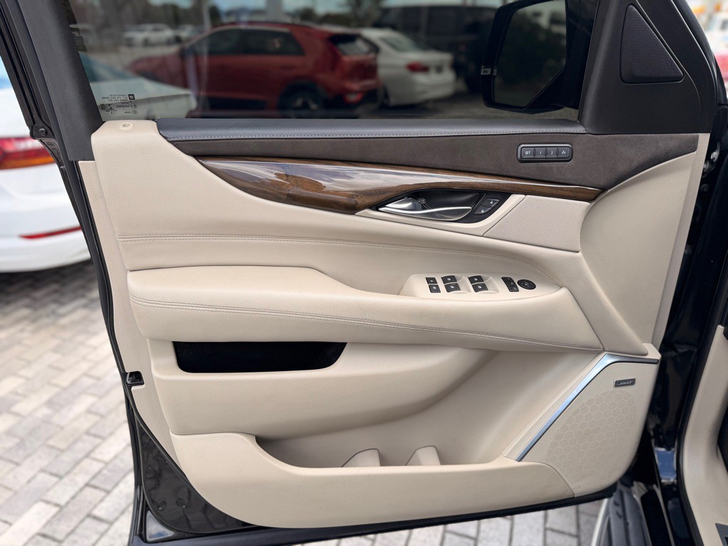 2018 Cadillac Escalade Image 10