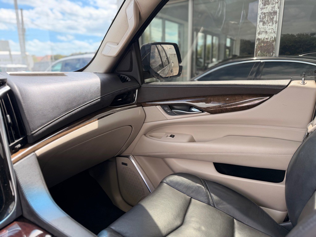 2018 Cadillac Escalade Image 19