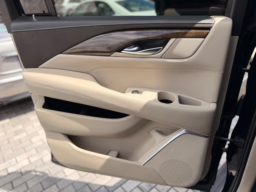 2018 Cadillac Escalade Image 21