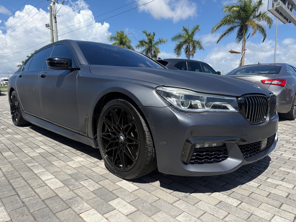 2017 BMW 7 Series Image 1
