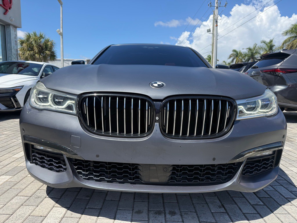 2017 BMW 7 Series Image 2