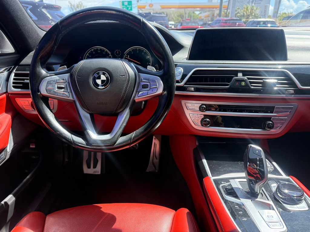 2017 BMW 7 Series Image 13