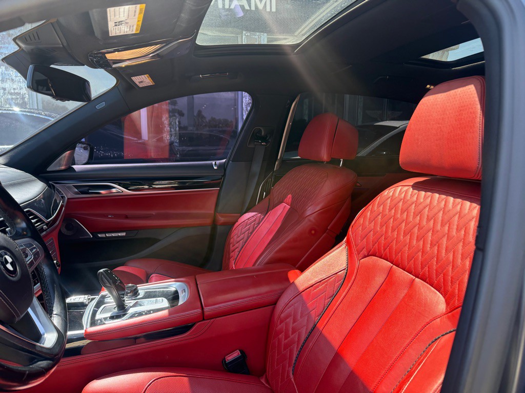 2017 BMW 7 Series Image 26