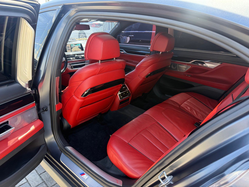 2017 BMW 7 Series Image 27