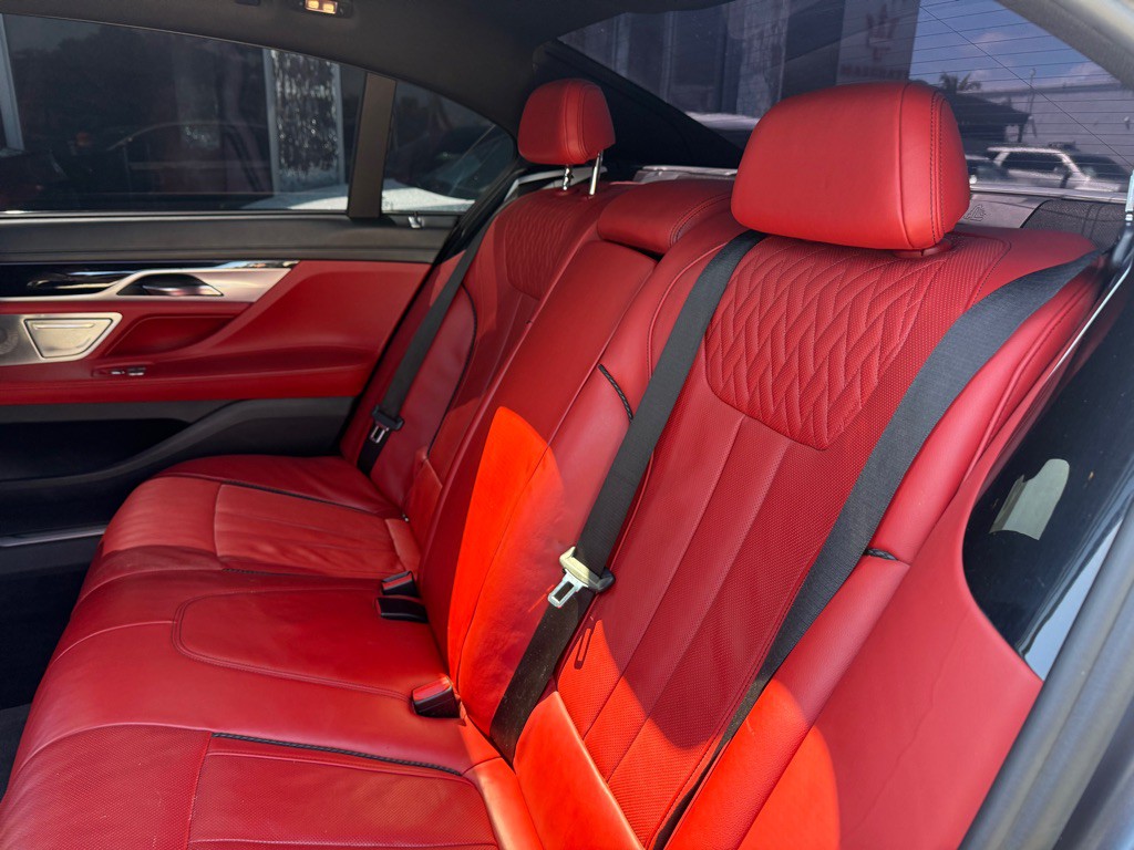 2017 BMW 7 Series Image 28