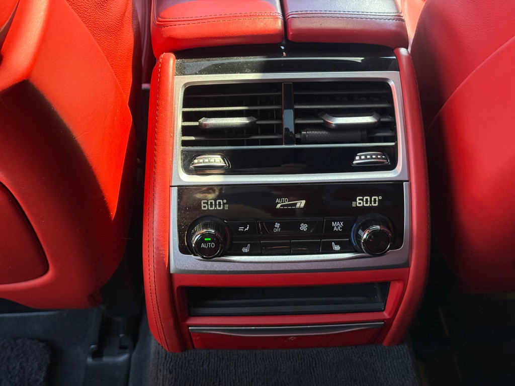 2017 BMW 7 Series Image 29