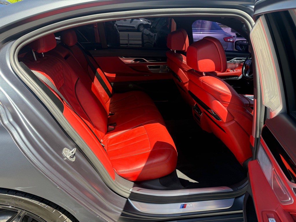 2017 BMW 7 Series Image 33