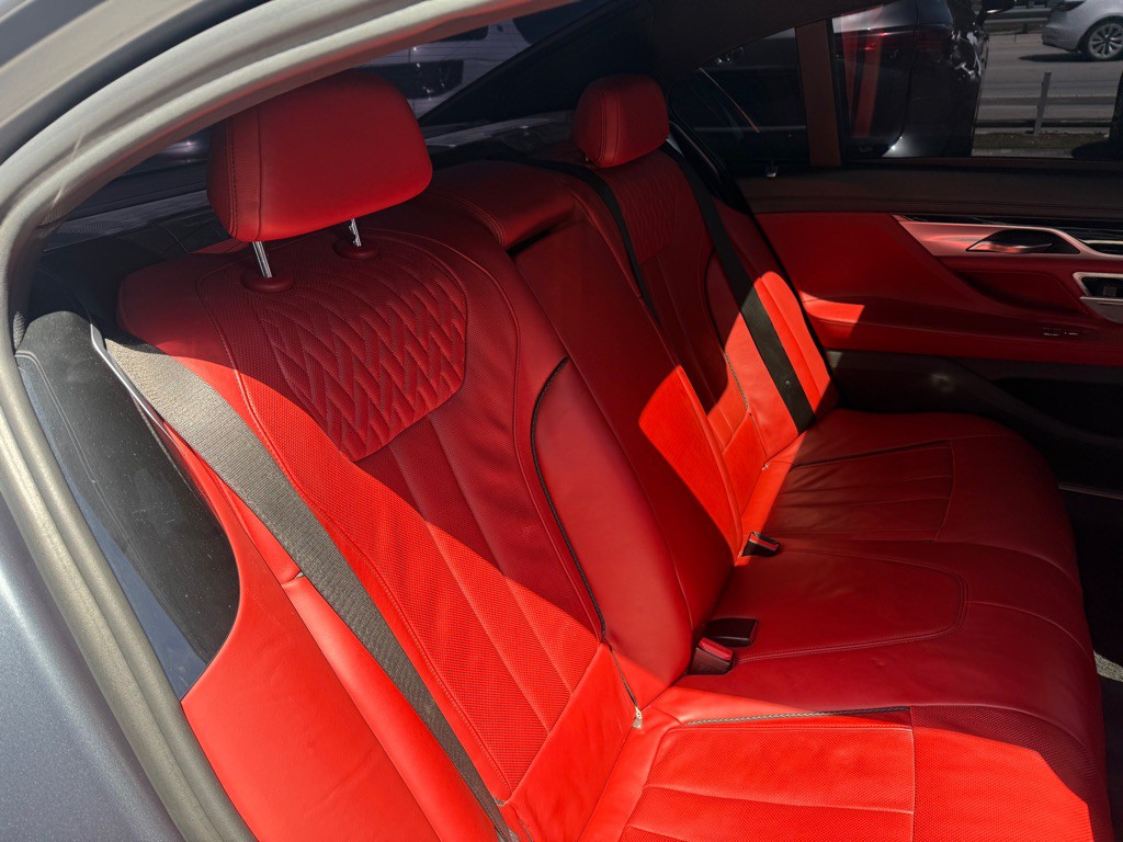 2017 BMW 7 Series Image 34