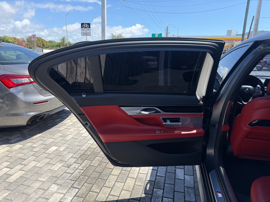 2017 BMW 7 Series Image 43