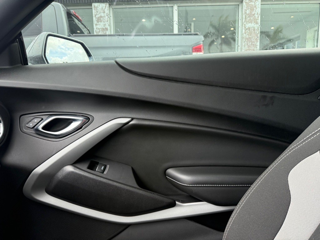 2021 Chevrolet Camaro Image 21