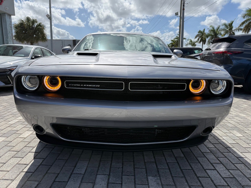 2016 Dodge Challenger Image 2