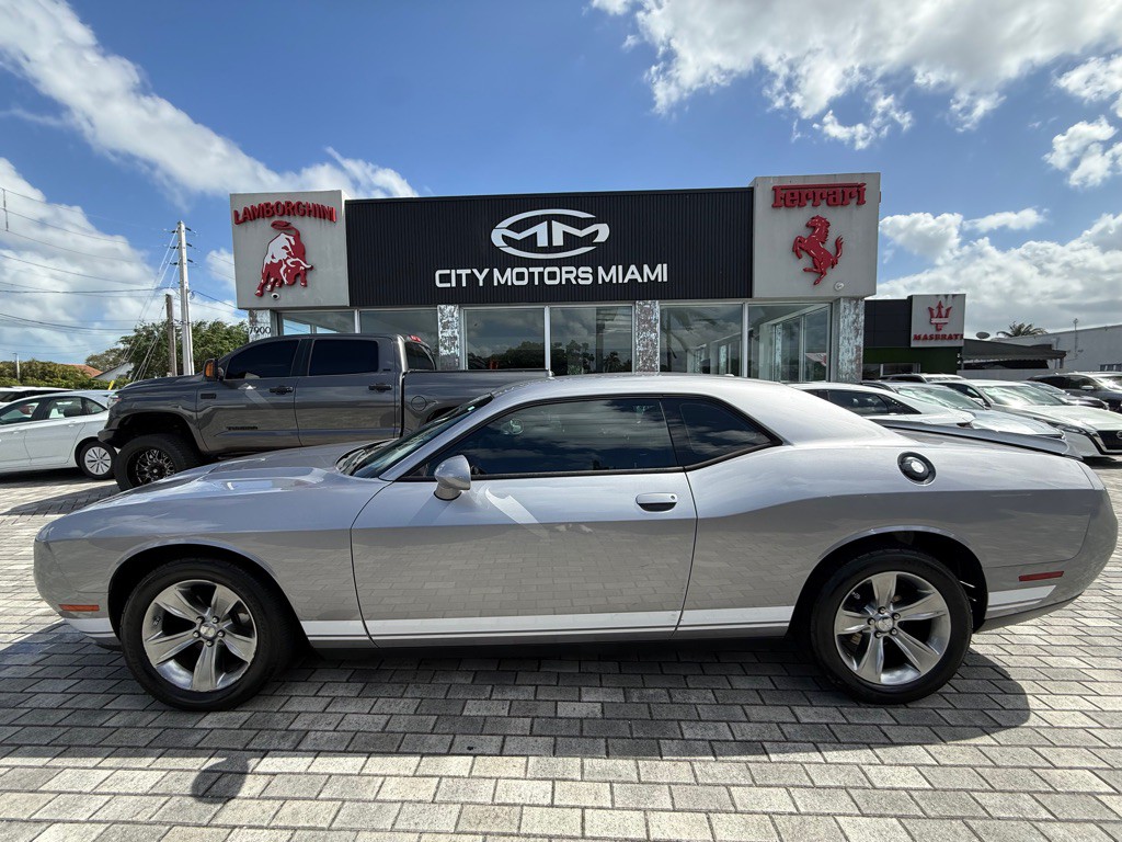 2016 Dodge Challenger Image 4